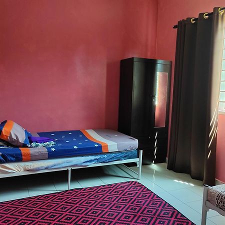Villa Teratak Delisha -Musslim à Kampong Jemampar Extérieur photo